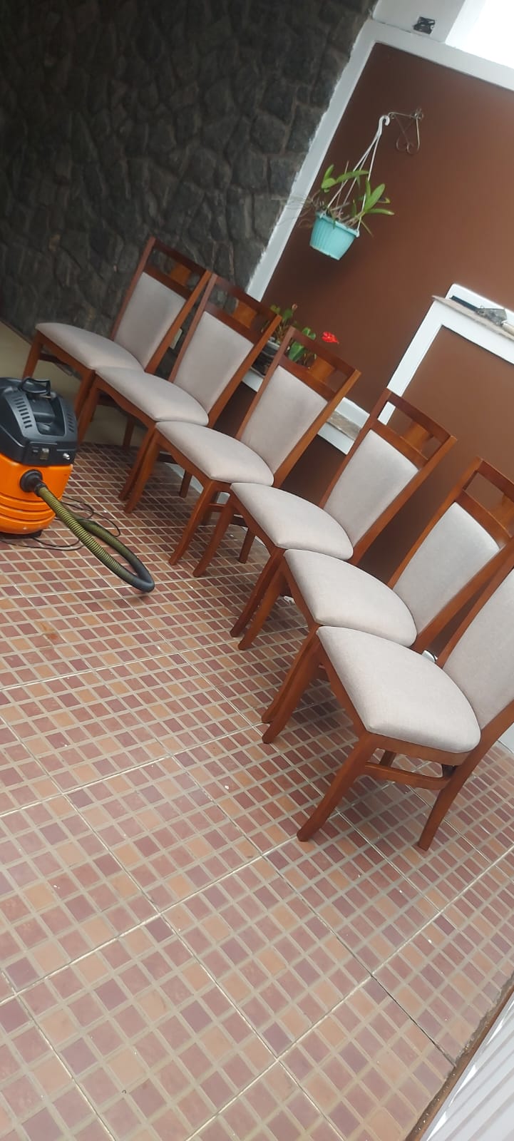 Cadeiras estofadas em registro do catálogo da Duarte